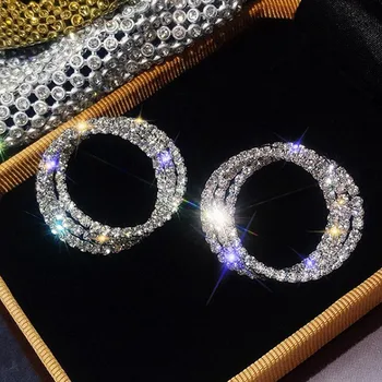 Huitan Луксозни микромощеные ослепителните кристални CZ Класически дамски обеци-карамфил сребрист цвят, канап кръгла форма, универсални дамски бижута