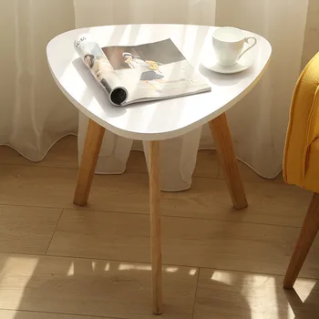Приставной маса от масивно дърво в скандинавски стил, кръгла малко прост край на дивана, случайни маса, триъгълна масичка за кафе за всекидневната, минималистичен
