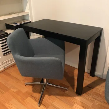 Сладък и очарователен компютърно бюро с 1 чекмедже и просторна работна повърхност, универсална маса с черно покритие, подходящ за