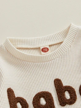 Случайни комплект за новородени момчета, риза с бродерия букви, кръгъл отвор и гофрети панталони на експозиции - стилен детски дрешки