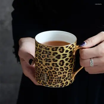 Чаши с луксозен леопардовым принтом в кутия, креативни подаръци, Керамични офис подарък за приятел, кафе, чай, златна дръжка